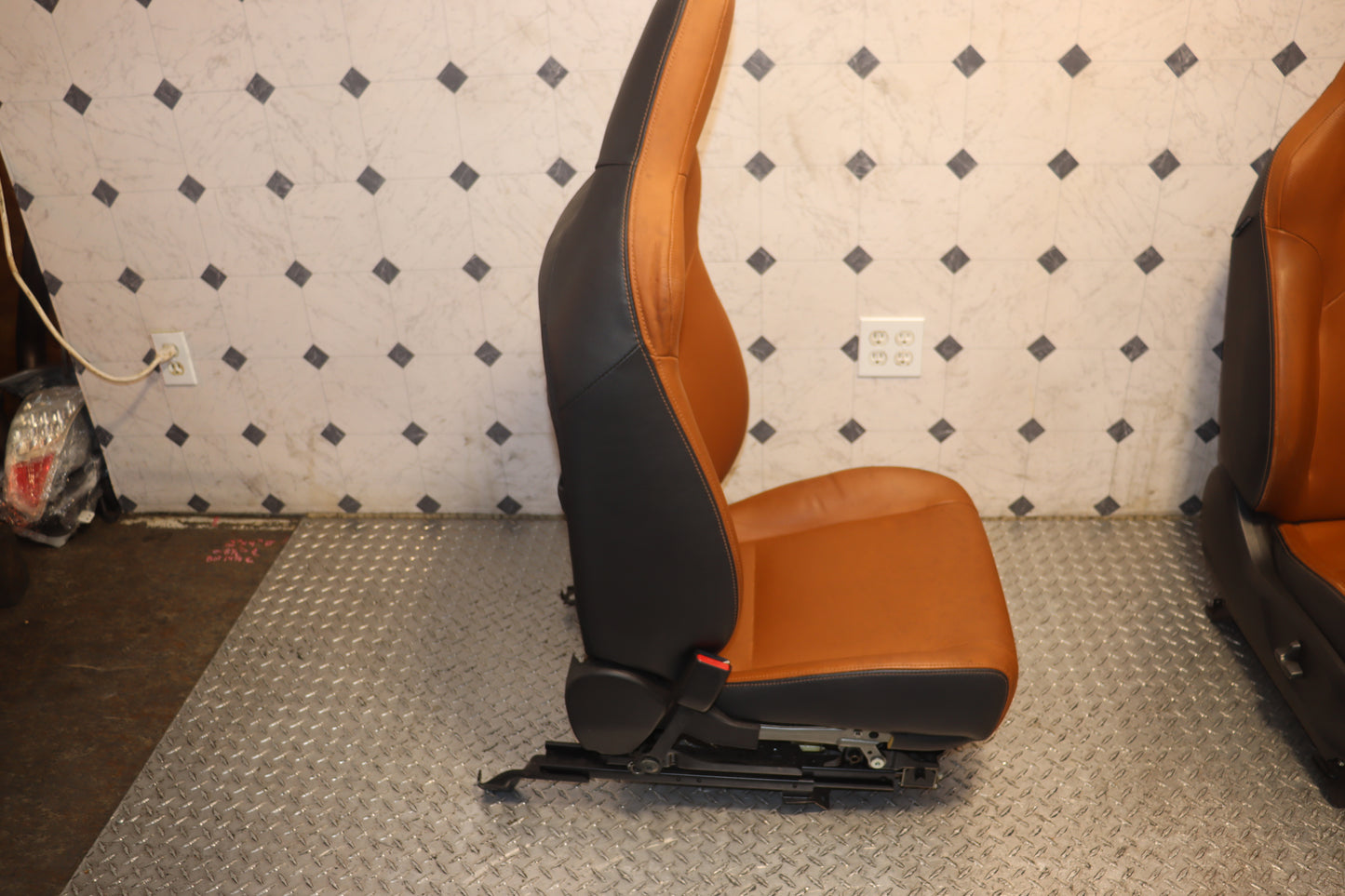 JDM 2008 - 2014 SUBARU IMPREZA WRX STI PREMIUM GRB GVF COMPLETE FRONT AND REAR LEATHER POWER SEATS W/ STEERING WHEEL
