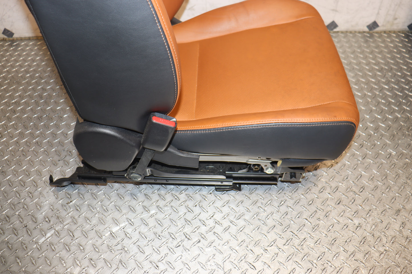 JDM 2008 - 2014 SUBARU IMPREZA WRX STI PREMIUM GRB GVF COMPLETE FRONT AND REAR LEATHER POWER SEATS W/ STEERING WHEEL