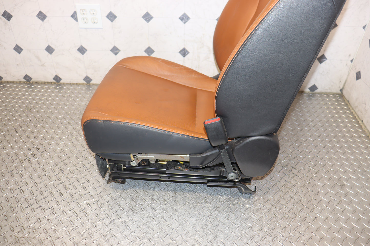 JDM 2008 - 2014 SUBARU IMPREZA WRX STI PREMIUM GRB GVF COMPLETE FRONT AND REAR LEATHER POWER SEATS W/ STEERING WHEEL