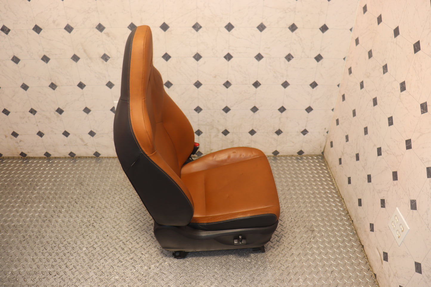 JDM 2008 - 2014 SUBARU IMPREZA WRX STI PREMIUM GRB GVF COMPLETE FRONT AND REAR LEATHER POWER SEATS W/ STEERING WHEEL