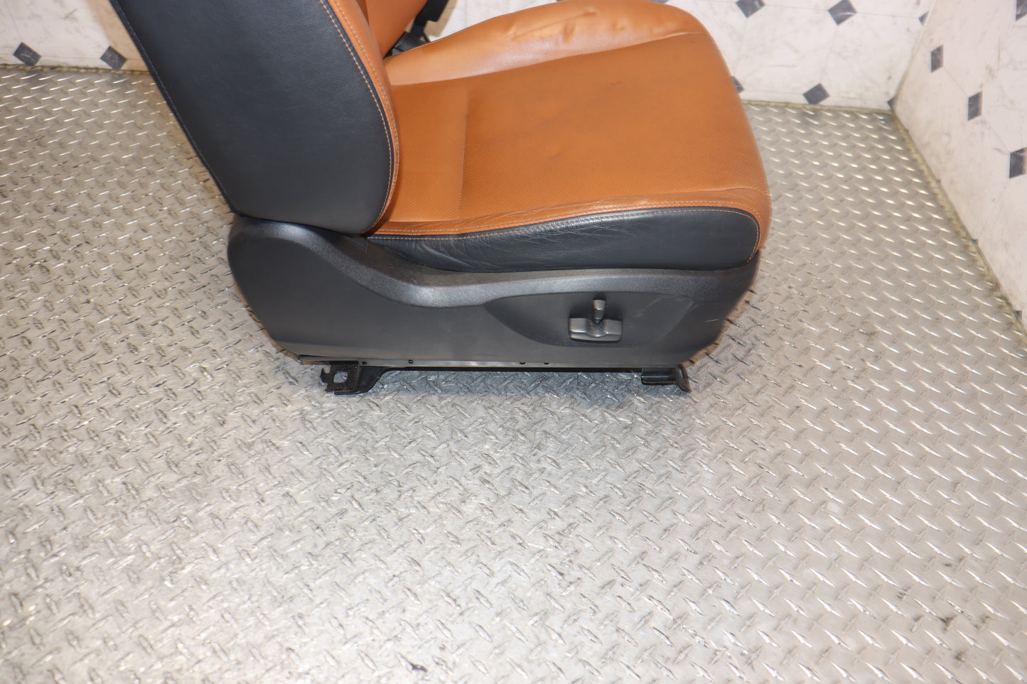 JDM 2008 - 2014 SUBARU IMPREZA WRX STI PREMIUM GRB GVF COMPLETE FRONT AND REAR LEATHER POWER SEATS W/ STEERING WHEEL