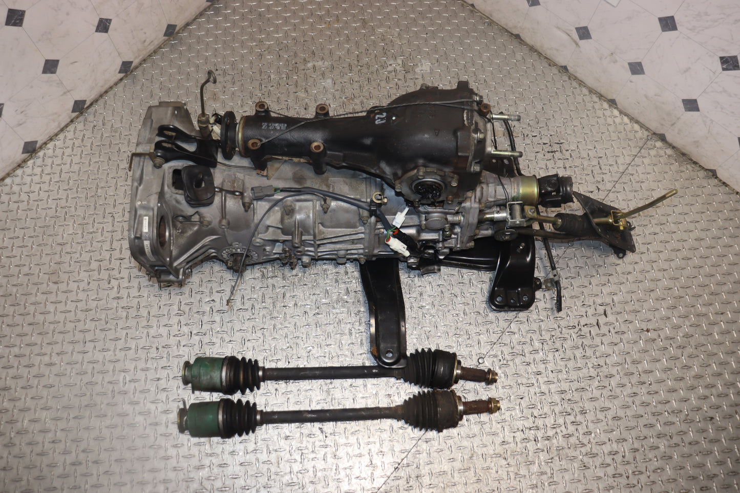 1999-2002 Subaru Impreza JDM WRX STi GC8 Version 5/6 Type-RA Limited EJ207 5-Speed Manual Transmission w/ Rear Diff & Axles