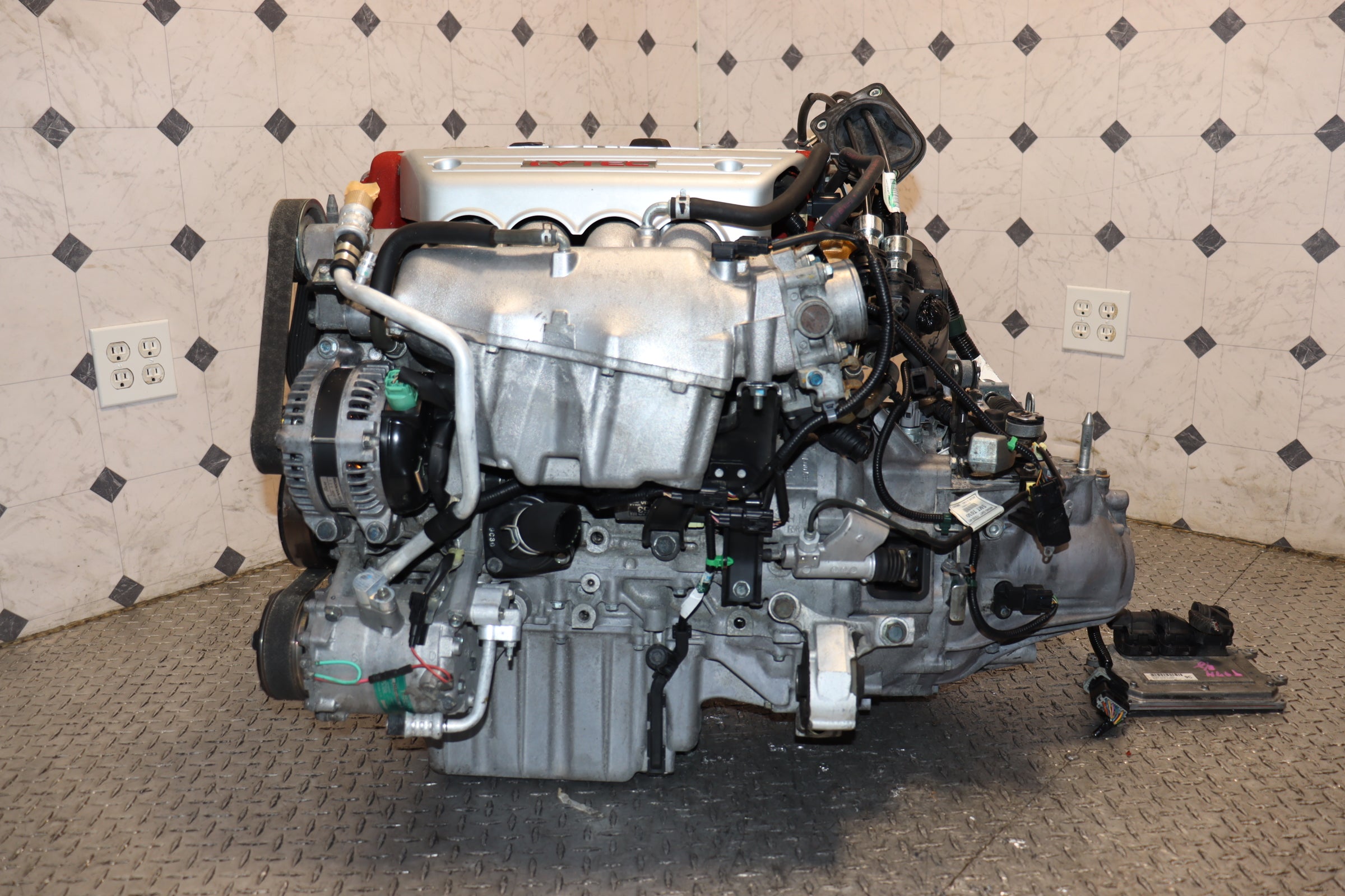 Honda Civic FN2 Type R K20A JDM Engine | 2.0L Inline-4 Cylinder DOHC i-VTEC Motor + 6 Speed Manual Transmission